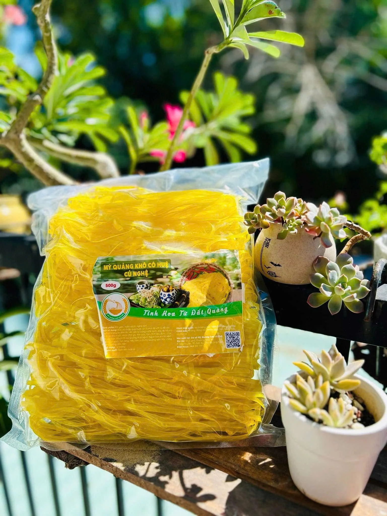 Mì Quảng tươi và mì quảng khô Cô Huệ - Tinh hoa ẩm thực tráng bánh thủ công truyền thống